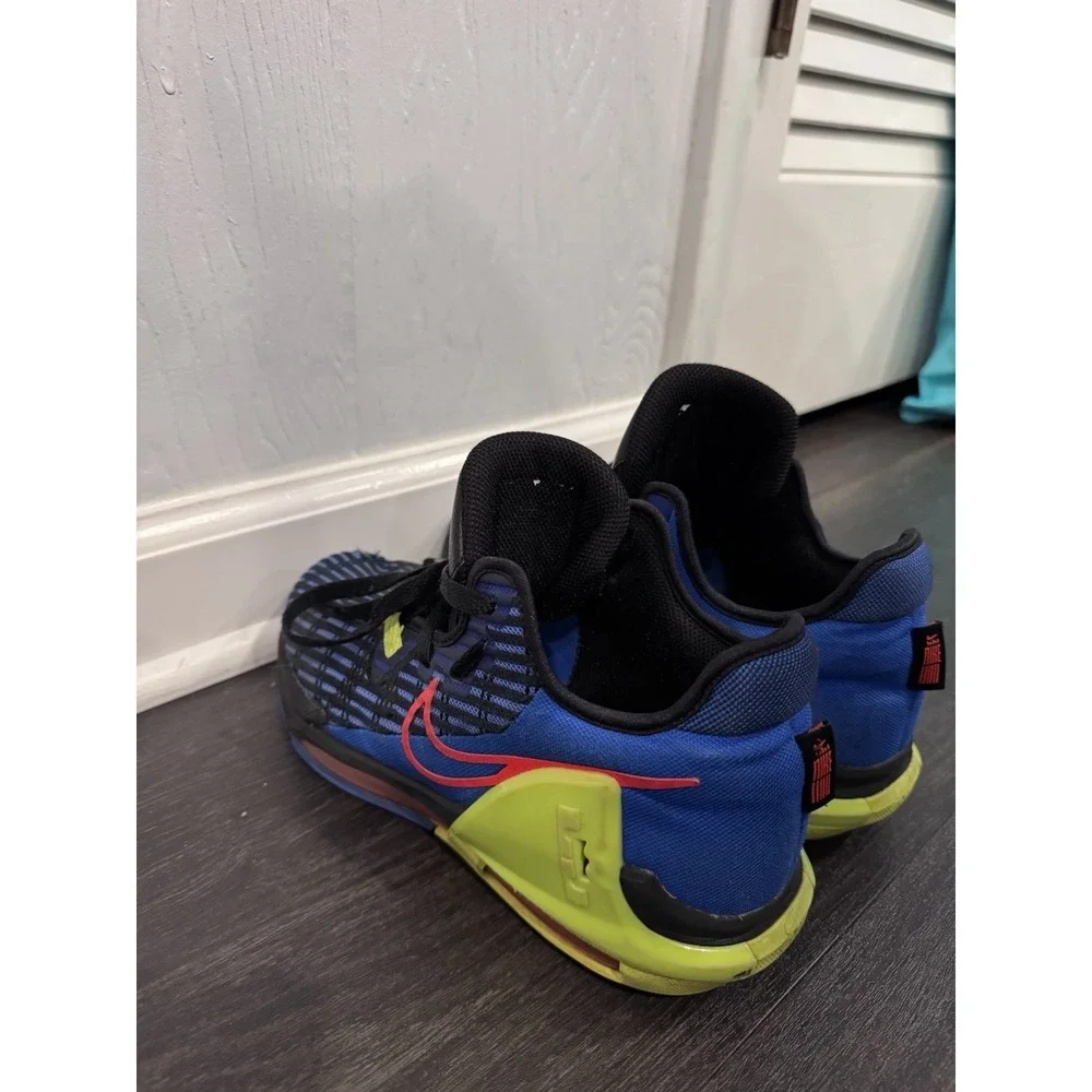 Nike LeBron Witness Size Unknown Size‎ (Size Tags removed) Estimated Mens 7